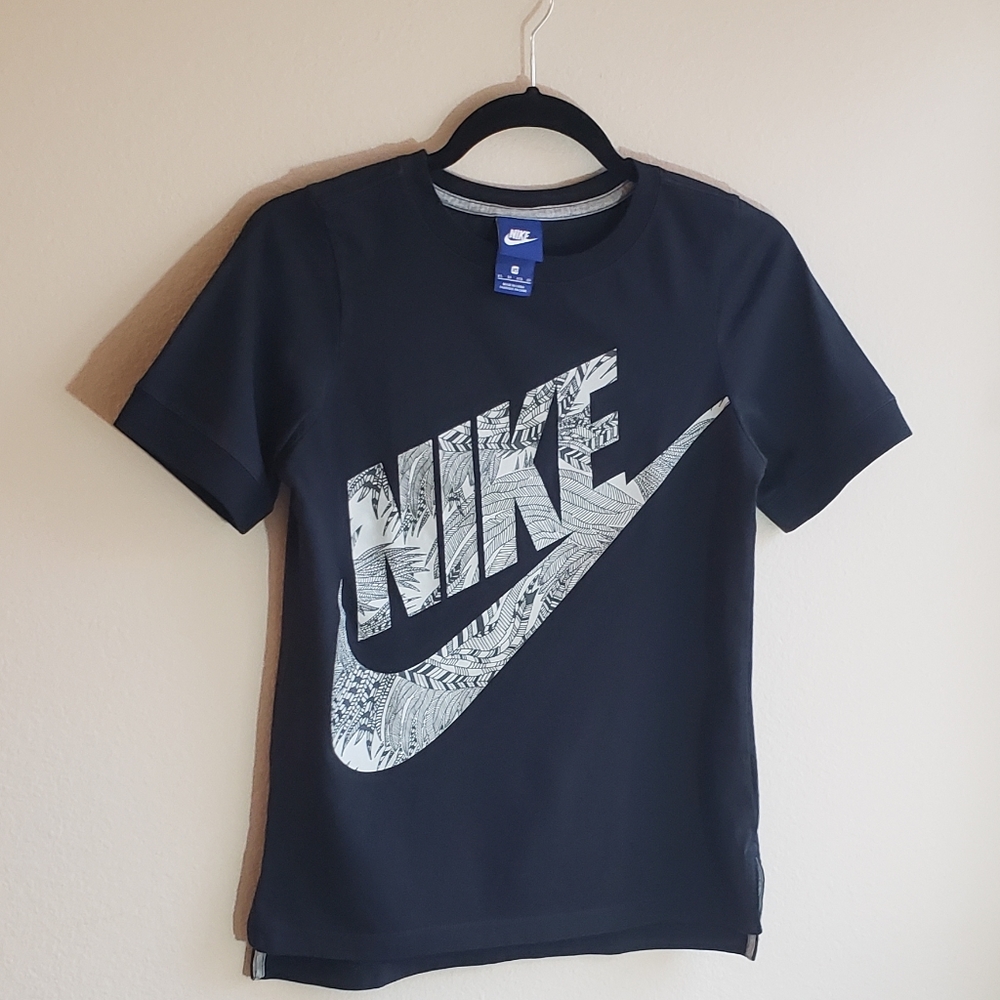 Women's Nike Tee Shirt - Picture 1 of 6